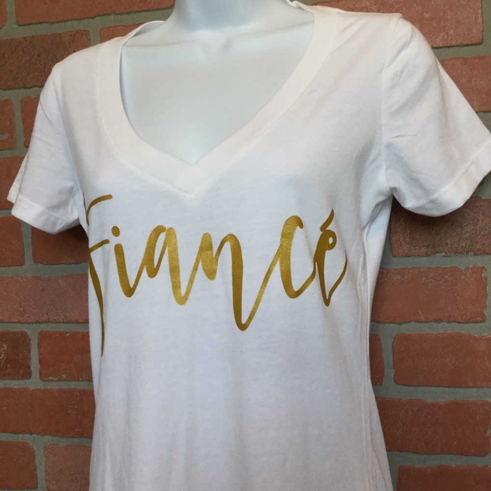 Fiancé T shirt white gold letters S v neck (EE37)